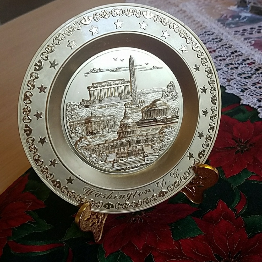 Washington D.C gold small standing plate